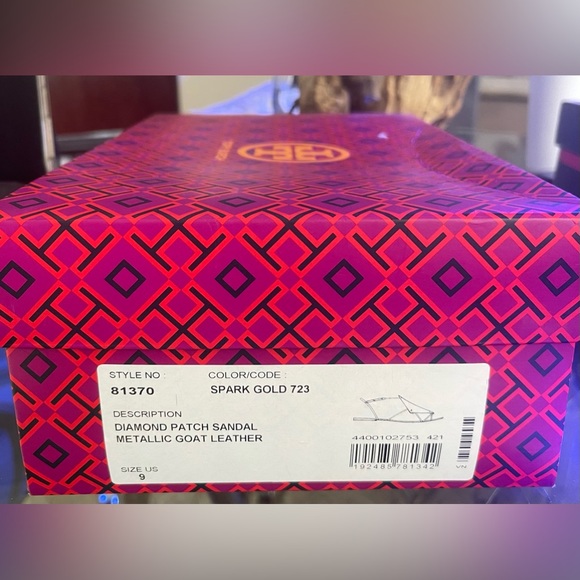 Tory Burch Women's size 9 Gold Diamond Patch ankle strap Sandal NIB NEW - Picture 2 of 10